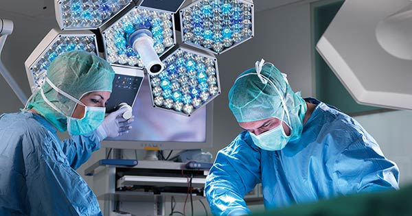 ¿Cuáles son los elementos necesarios para una sala de cirugía?